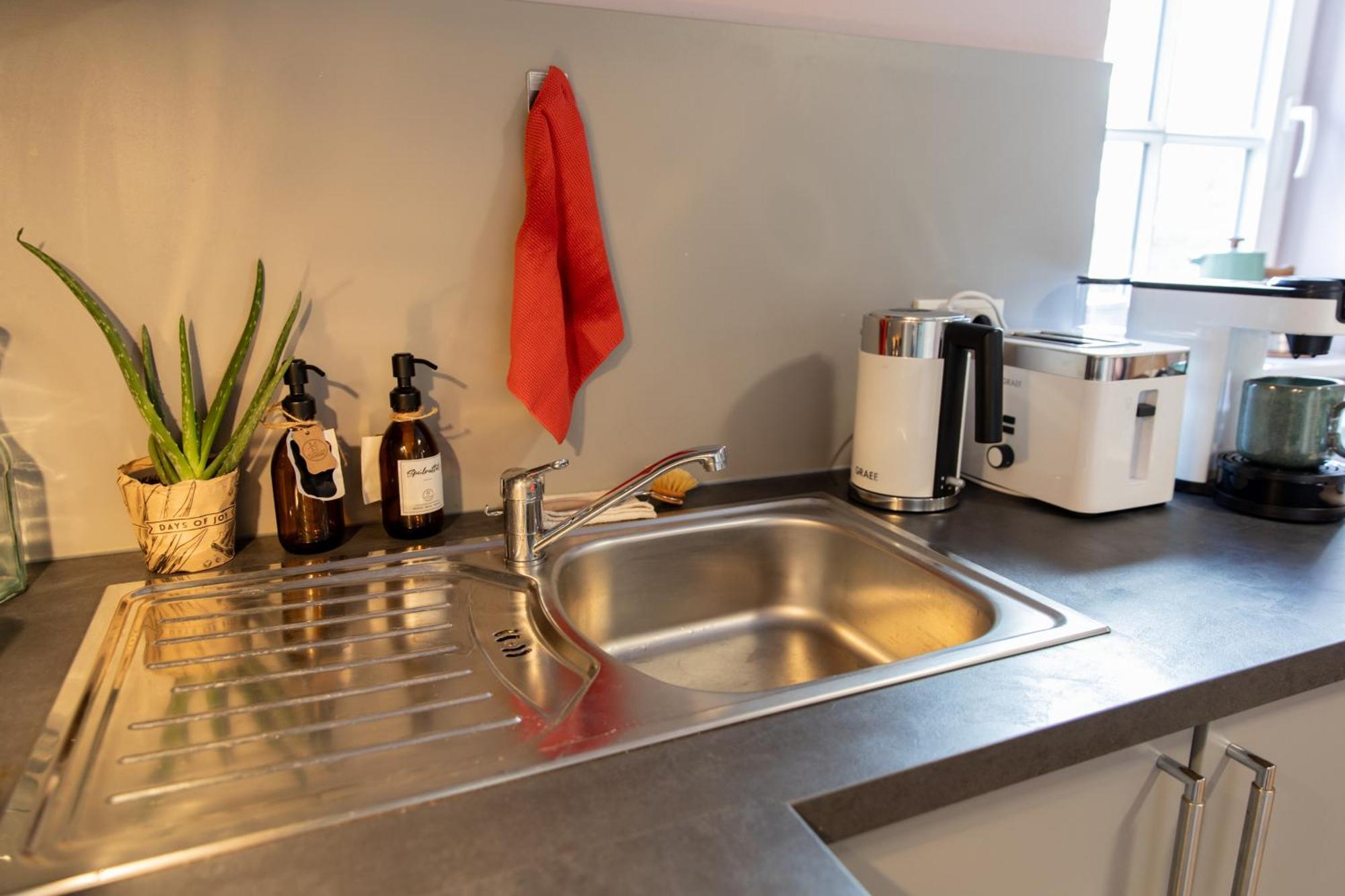 Altstadt Am Dom Wetzlar, 1 Zi, Kueche, Bad Mit Parkplatz Am Grundstueck Apartment *